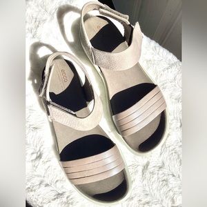 Ecco Sandle